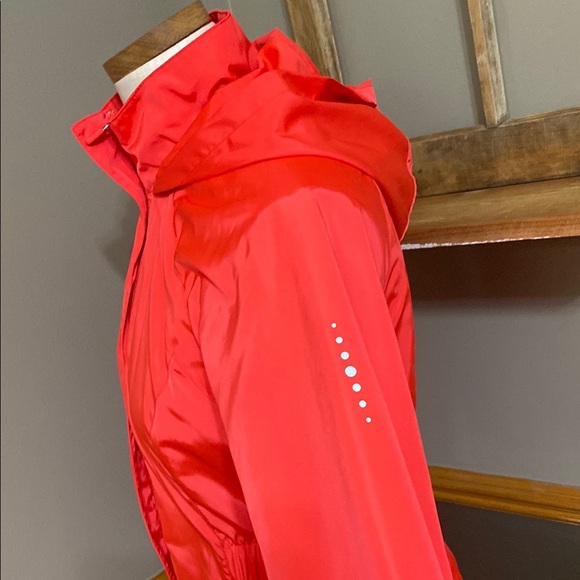 Fila coral (orangish -red) lightweight Hooded rain Jacket size XS - Picture 4 of 9